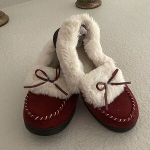 Rock Dove Women Memory Form Slippers, Size Medium (8-9), Color Burgundy, White